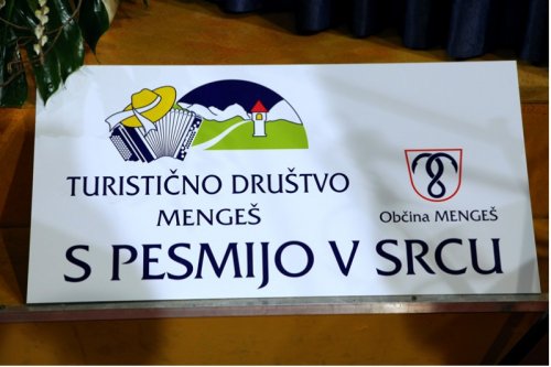 s pesmijo v srcu